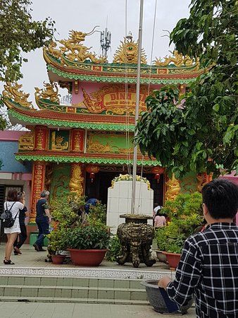 Dinh Ba Thuy Long Thanh Mau